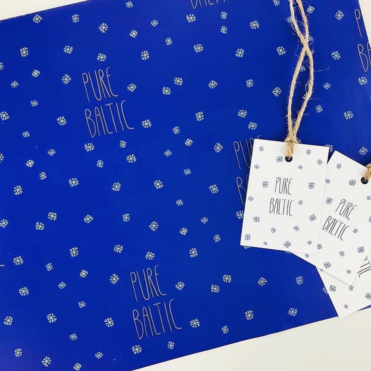 Christmas wrapping paper (various designs)