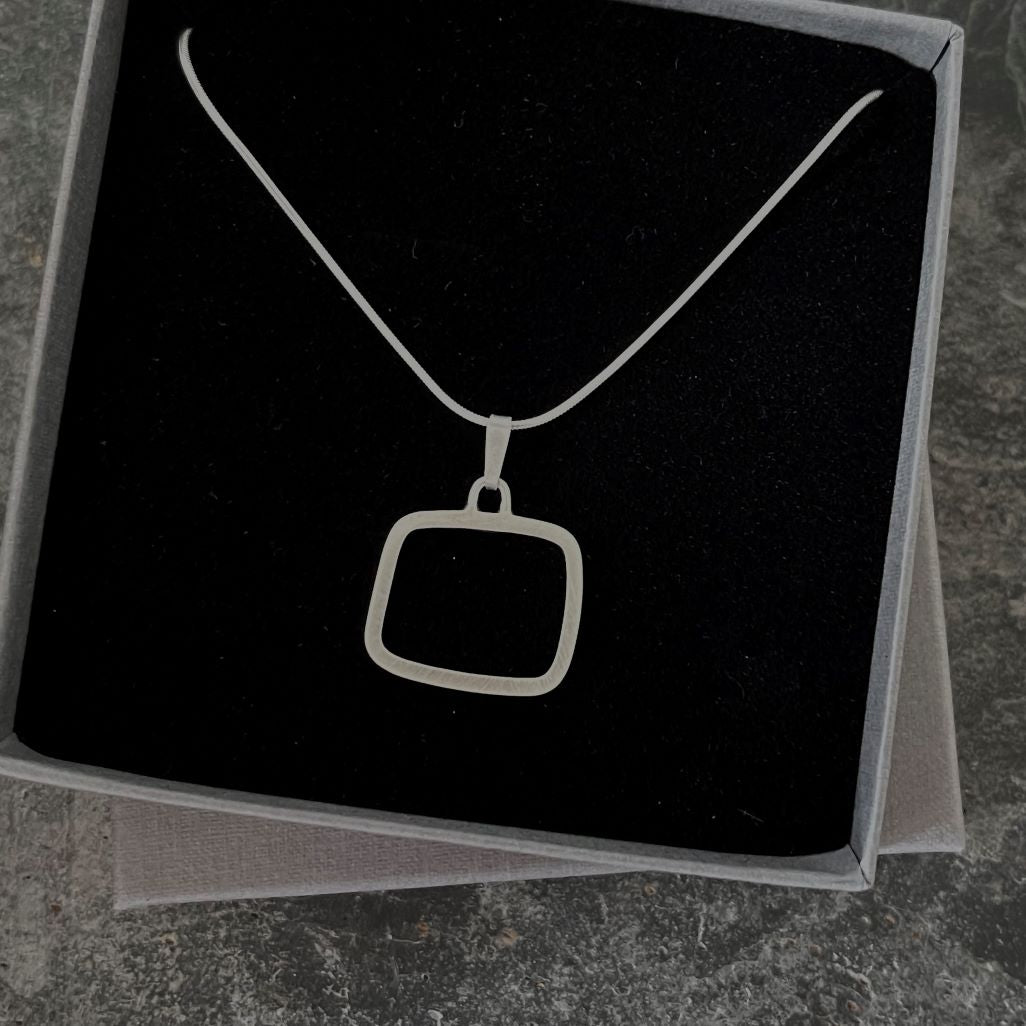 Mourne Single Stone Pendant