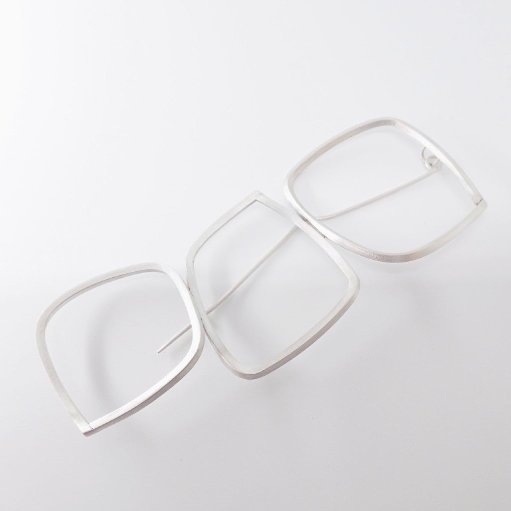19.5 Collection brooch